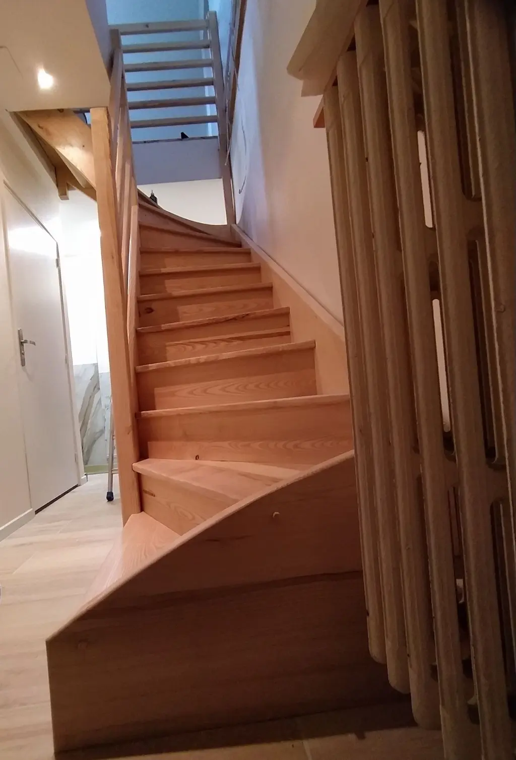 Escalier 2/4 tournant Frêne