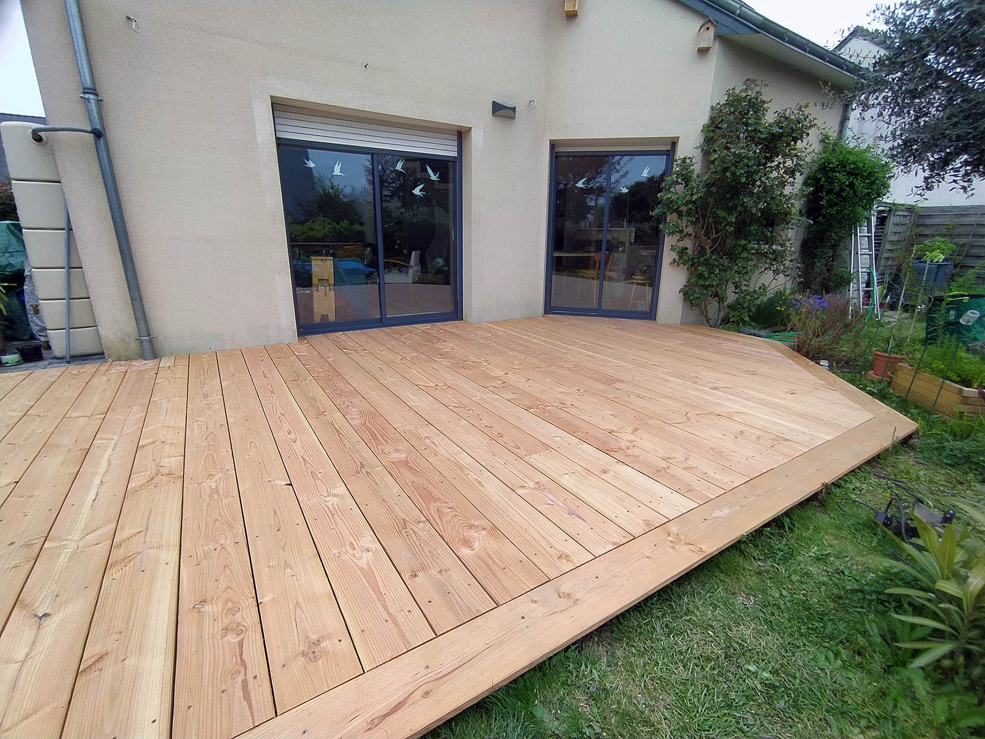 Nicolas Pinget menuisier - réalisation d'une terrasse en Douglas